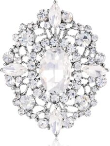 How to Wear a Brooch: 7 Elegant Styling Tips - MY CHIC OBSESSION