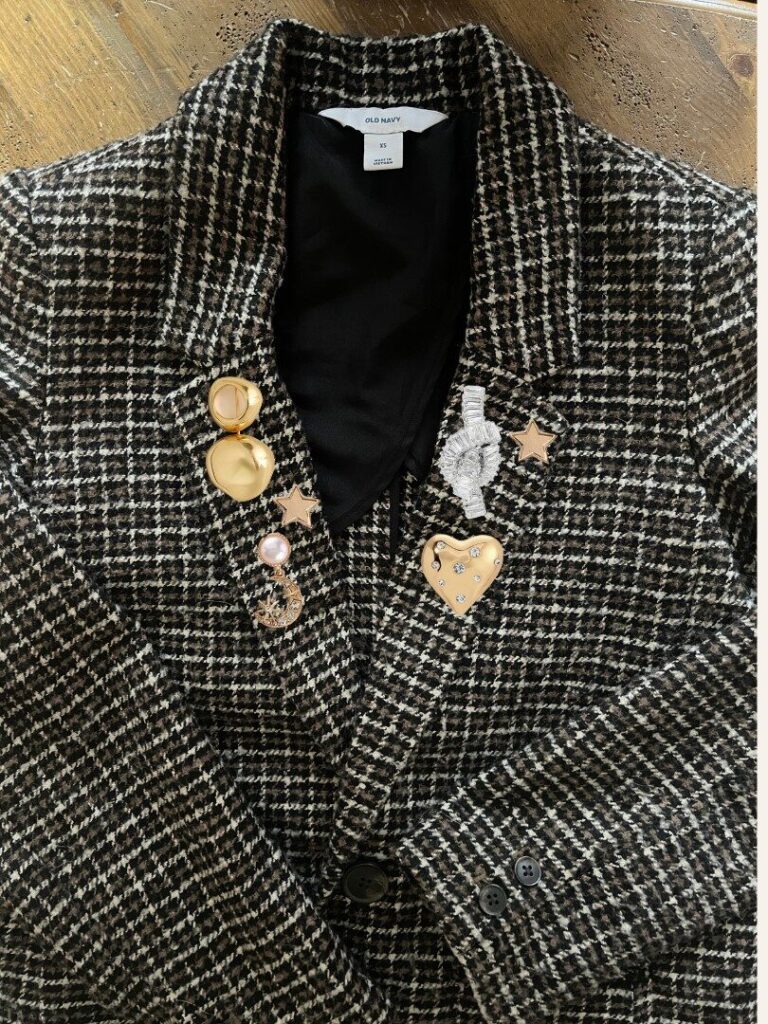 post teaser image - fashion brooches