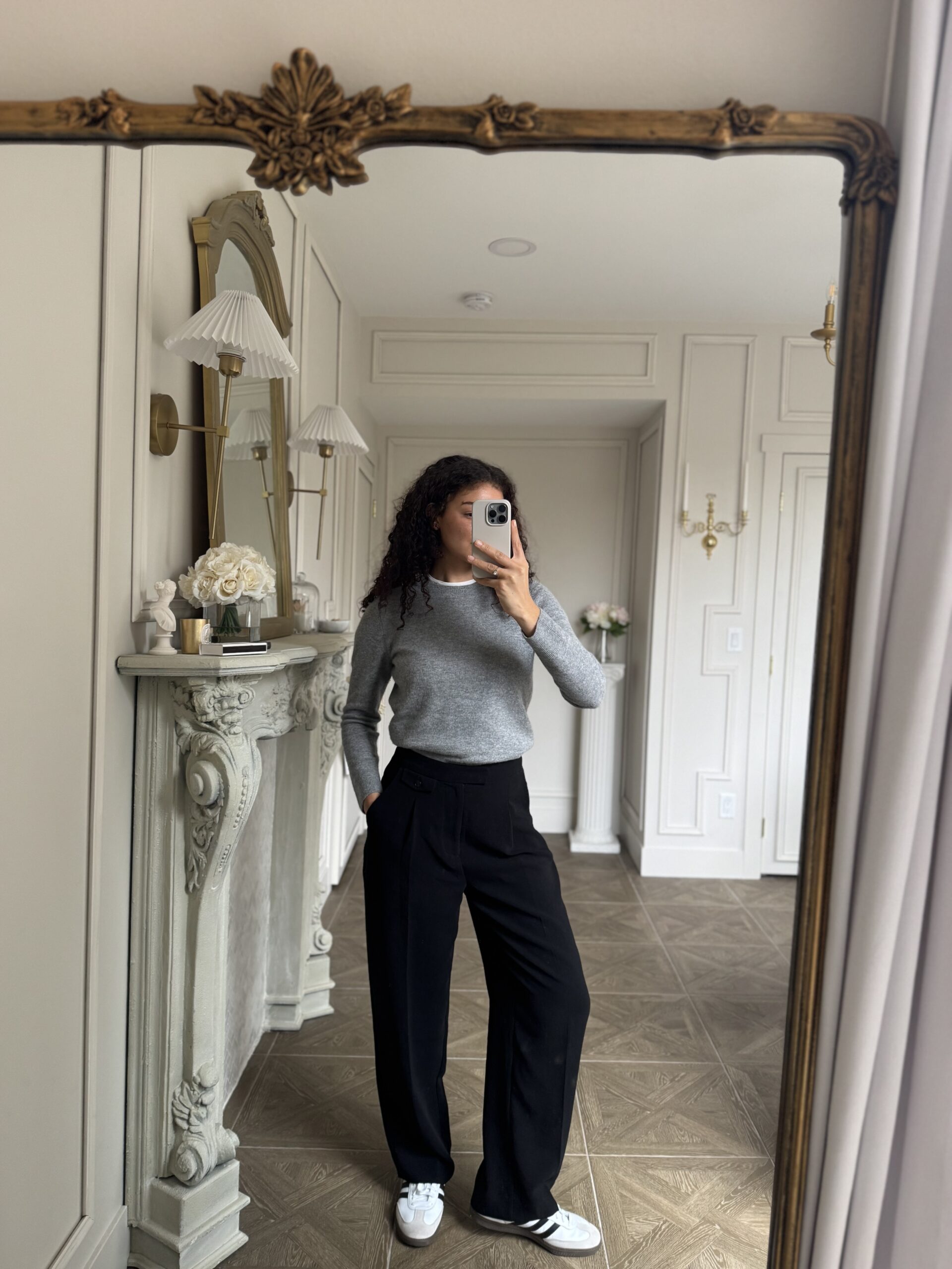 casual chic sneakers outfit